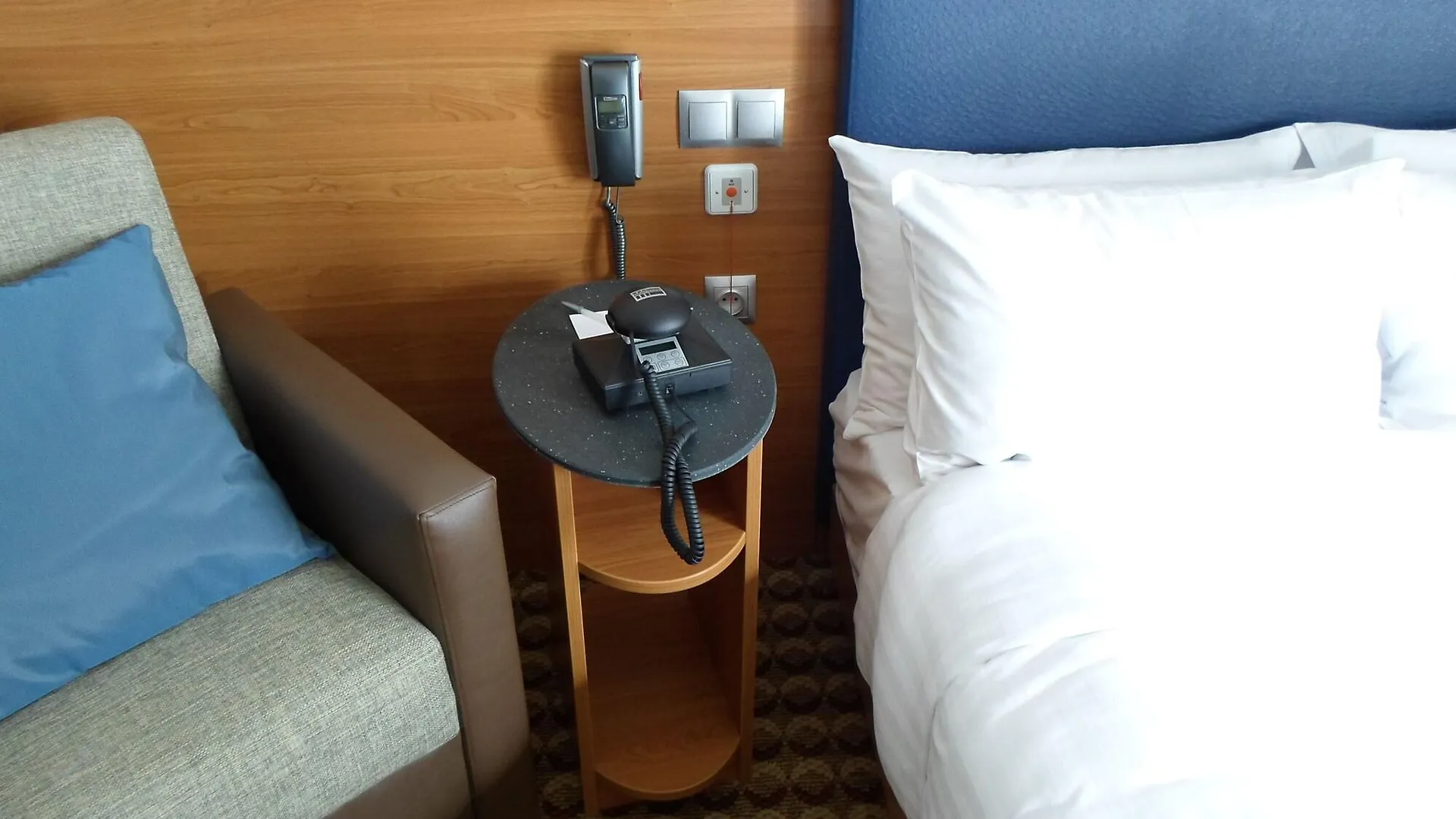 Hampton By Hilton Warsaw Airport Hotell