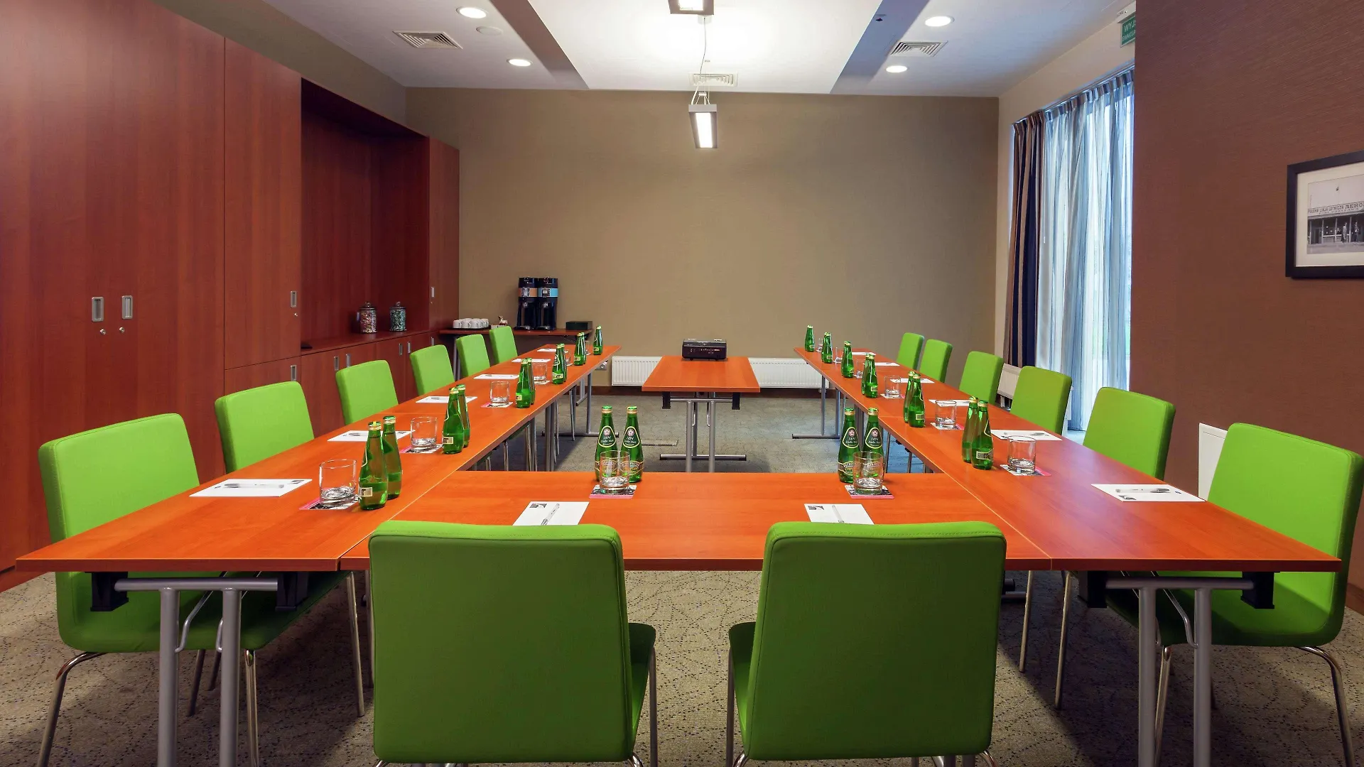 Hampton By Hilton Warsaw Airport Hotell