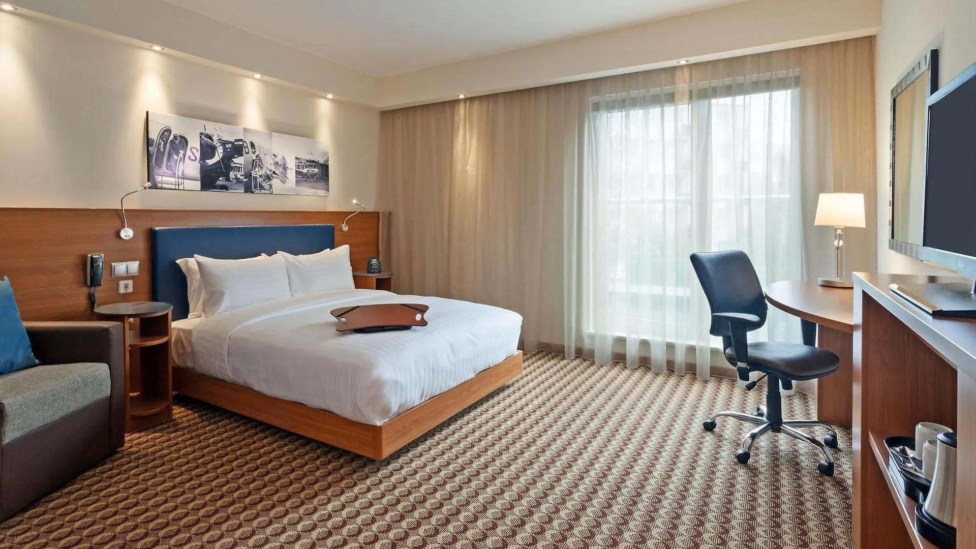 ***  Hampton By Hilton Warsaw Airport Hotell Polen