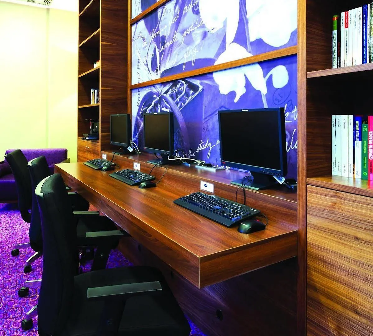 Hampton By Hilton Warsaw Airport Hotell